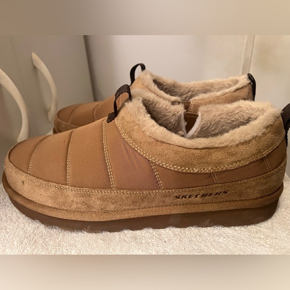 Skechers Other - 9 Wide Men's Skecher's Brown Fleece-Lined Slippers